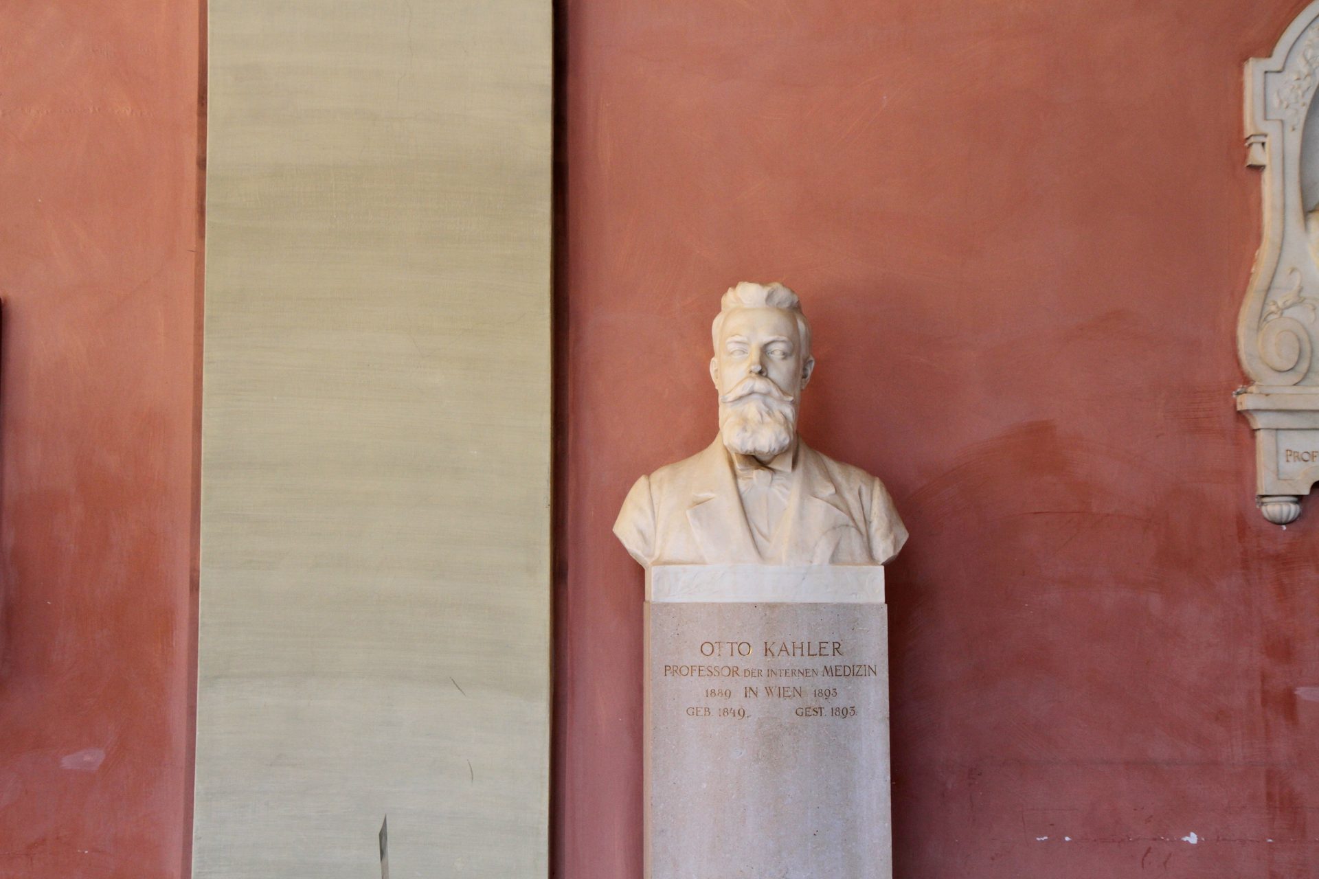 Otto Kahler's bust, Medical monuments, UNI Vienna - 01.JPG